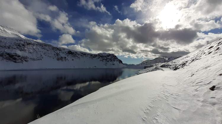 Proseguiamo lungo il versante a destra...